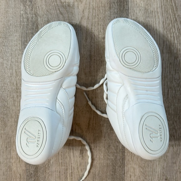 Varsity cheer shoes size 6 flyer/aerial - Picture 2 of 3